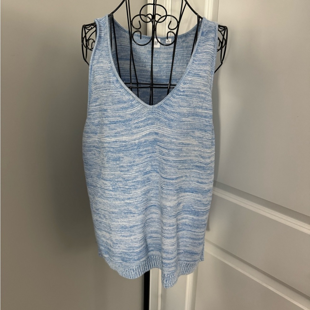 Gap V-Neck Pale Blue Sweater Tank Top in Size XL
